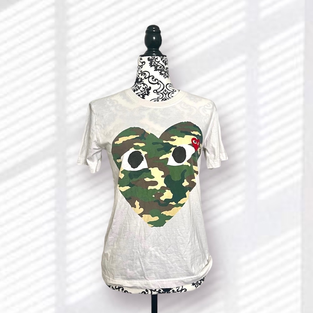 COMMES DES GARÇONS PLAY | LUXURY WHITE CAMOUFLAGE HEART T-SHIRT